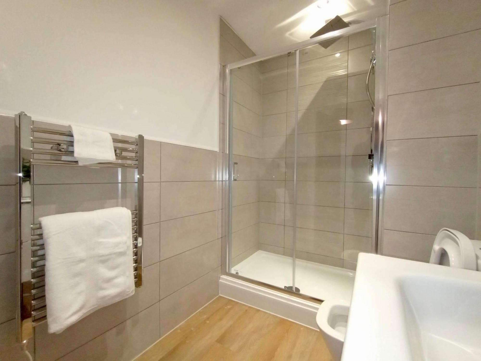 Luxury 2 Bed 2 Bath Flat Near Old Trafford Apartment Манчестър Екстериор снимка