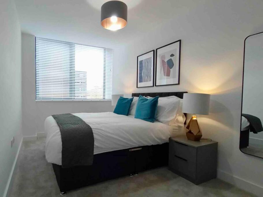 Luxury 2 Bed 2 Bath Flat Near Old Trafford Apartment Манчестър Екстериор снимка