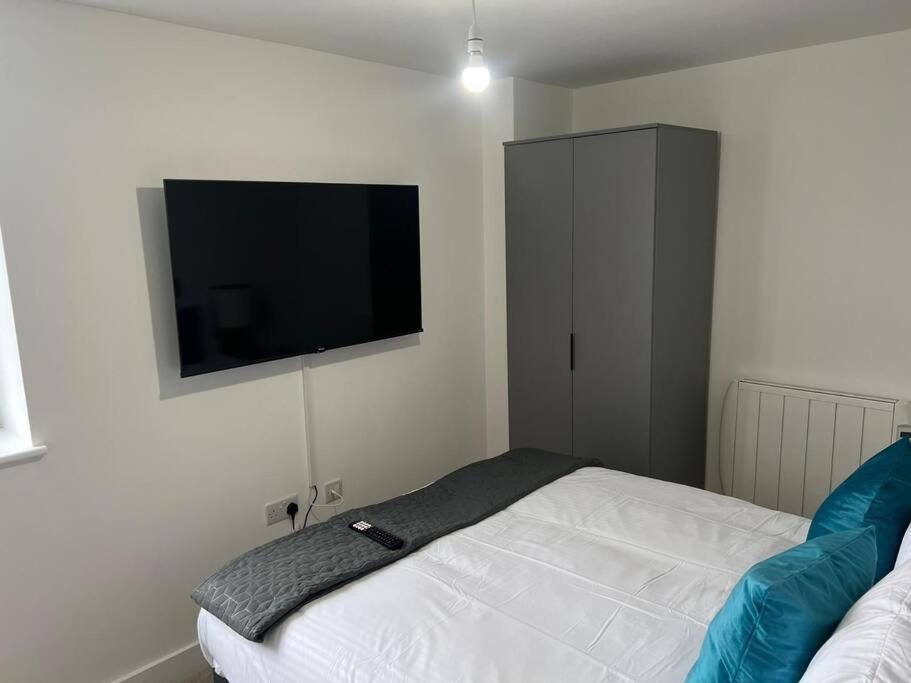 Luxury 2 Bed 2 Bath Flat Near Old Trafford Apartment Манчестър Екстериор снимка