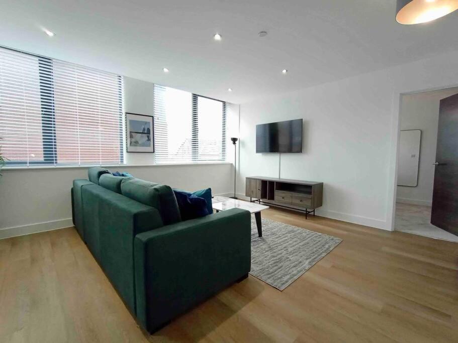 Luxury 2 Bed 2 Bath Flat Near Old Trafford Apartment Манчестър Екстериор снимка