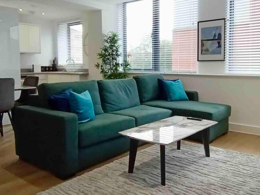 Luxury 2 Bed 2 Bath Flat Near Old Trafford Apartment Манчестър Екстериор снимка