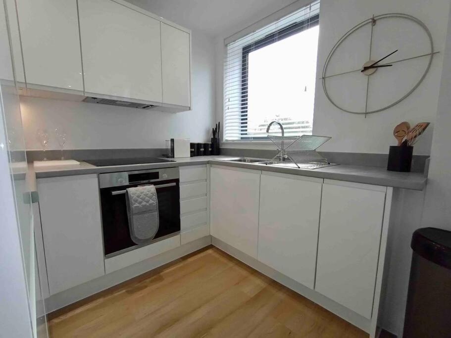 Luxury 2 Bed 2 Bath Flat Near Old Trafford Apartment Манчестър Екстериор снимка